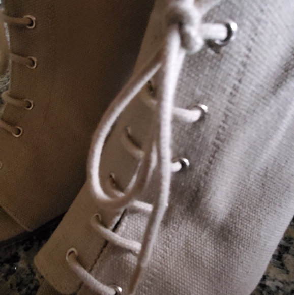 Opening ceremony lace up - Picture 2 of 4